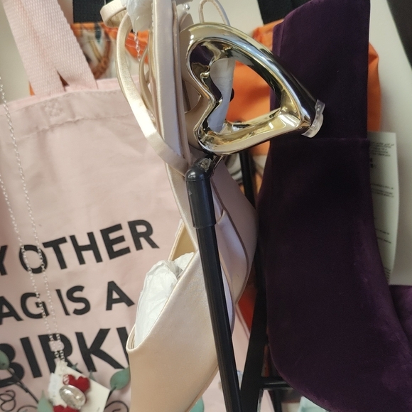 Elegant Cream Heels with Heart Detail - Picture 5 of 5